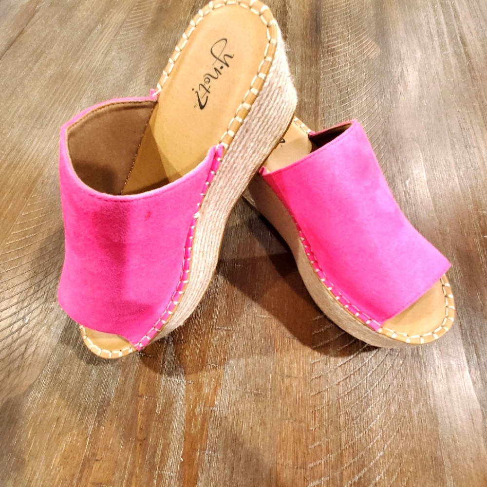 Y-Not Hot Pink Suede Wedges (9.5M)